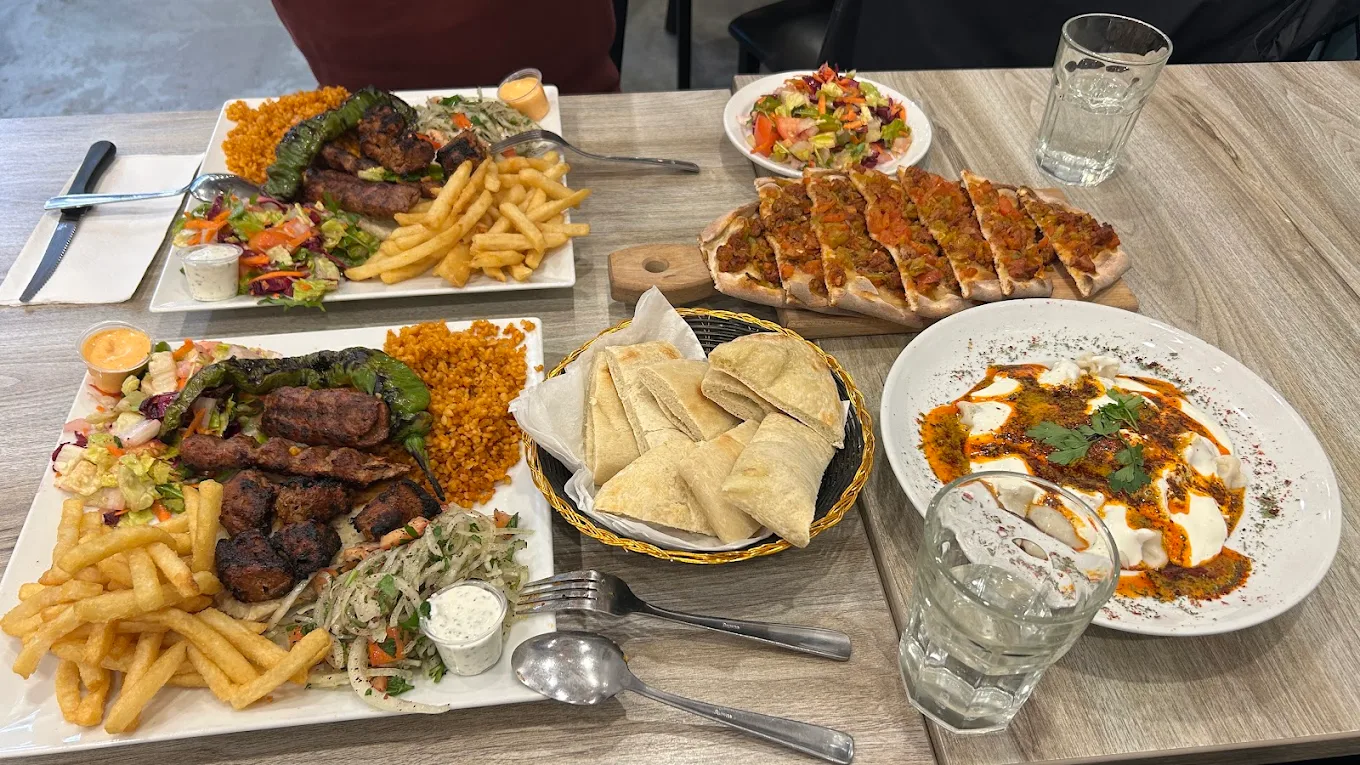 Assiette de spÃ©cialitÃ©s turques garnies